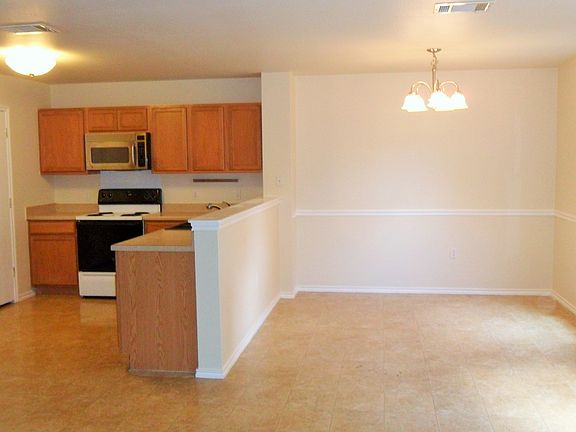 Kitchen & Dining