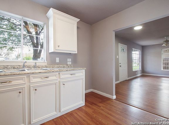 5th image of 542 Tulane Dr