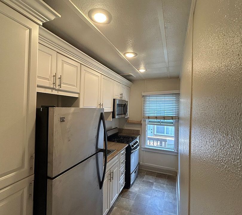 1st image of 921 Emerald St #0