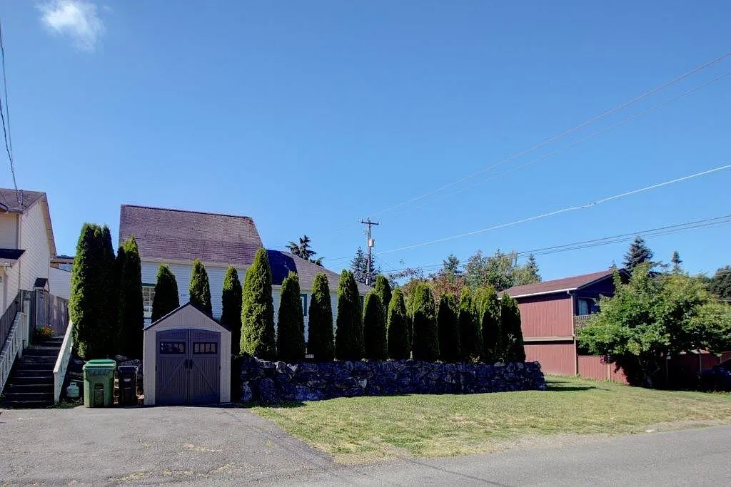 Charming 2 Bed | 2 Bath Country Charmer — Photo 4