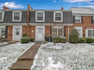 132 Hickory Hill Rd, Williamsville, NY 14221