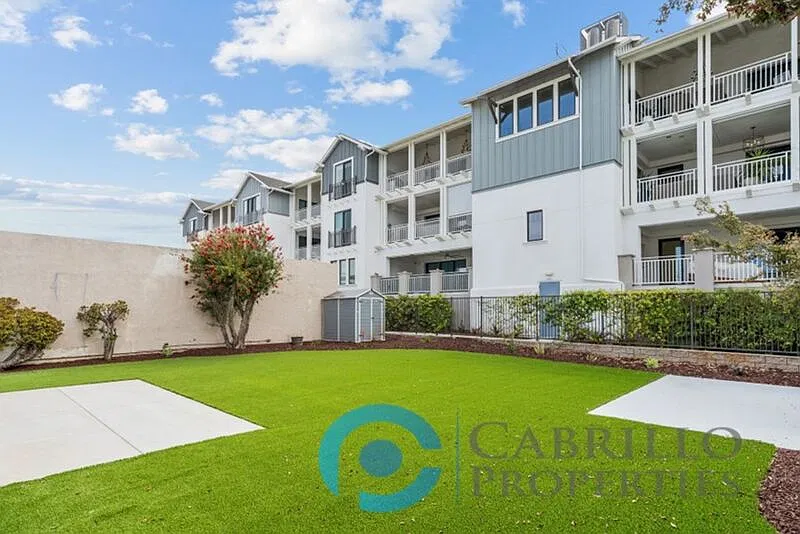 2 bed, 1.0 bath, 1000 sqft, $4,300 — Photo 4
