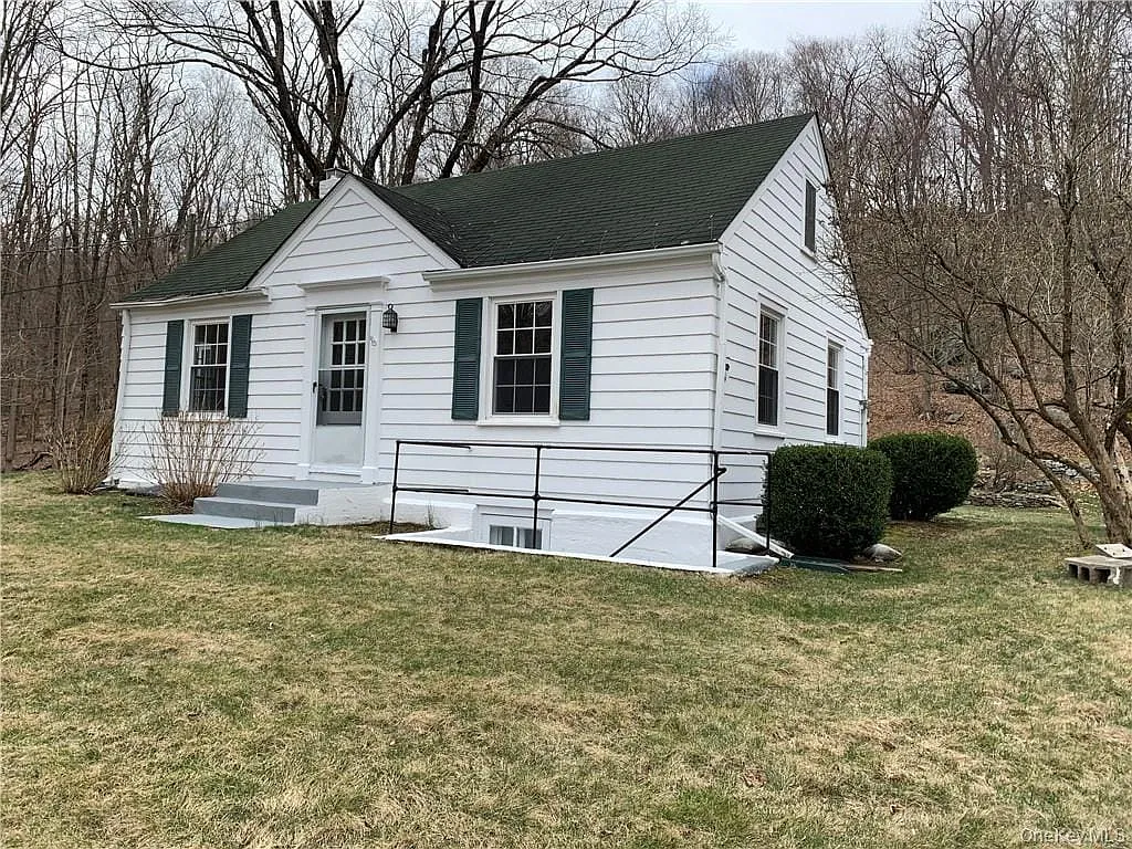 Building Photo - 336 Armonk Rd