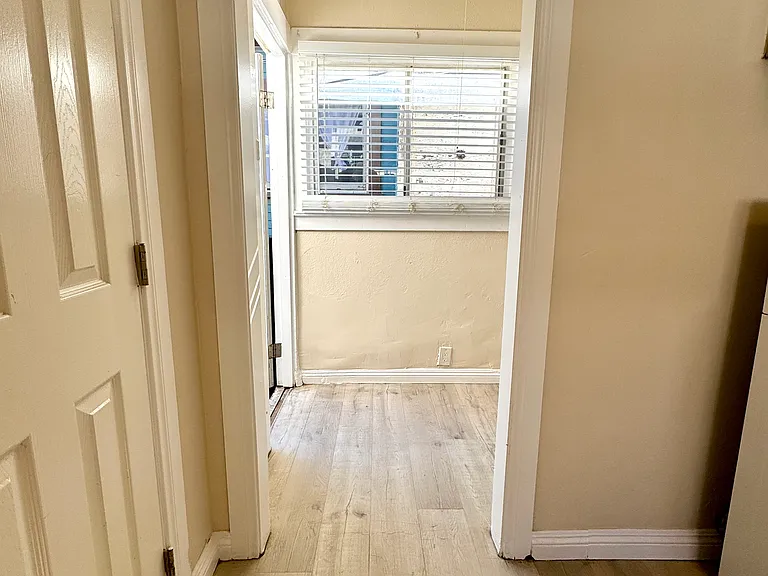 4216 Woodlawn Ave #4218 — Photo 8