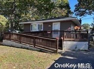29 Woodcut Dr, Mastic Beach, NY 11951