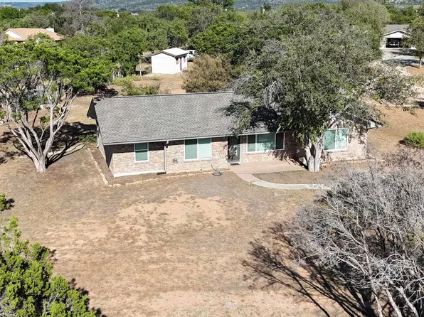 3300 Pawnee Trail, Kingsland, TX 78639