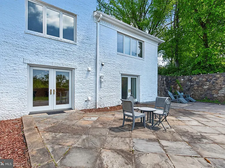 740 Kentland Dr — Photo 2