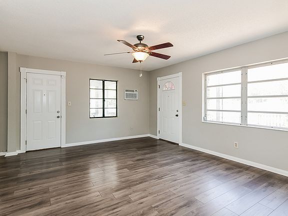 4th image of 402 Ariana Ave