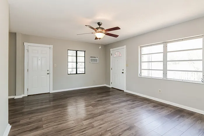 402 Ariana Ave — Photo 4