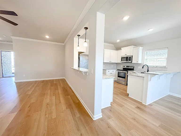 430 Willow Dr — Photo 11