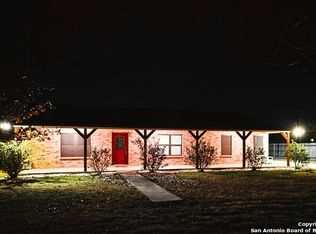 1030 County Road 7610, Devine, TX 78016