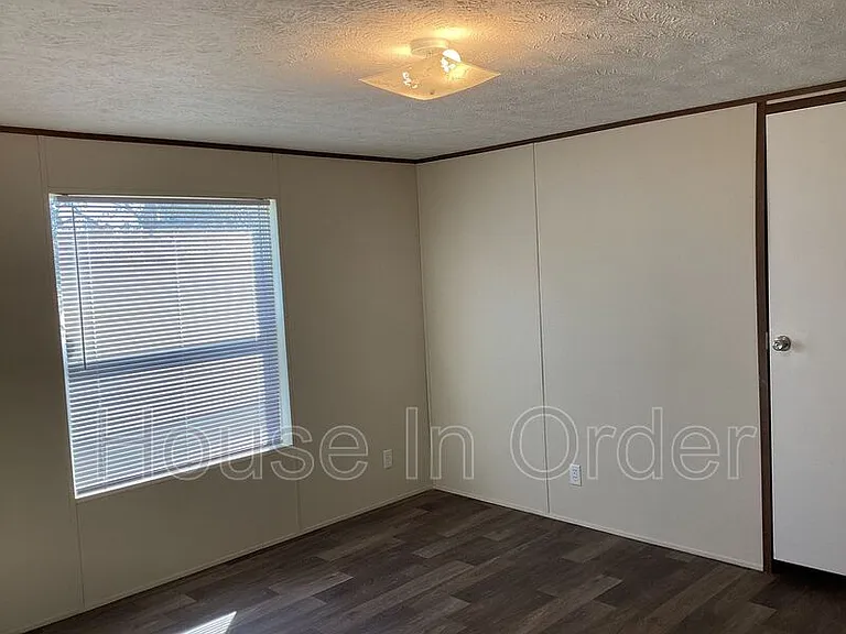 109 Shamrock Park Dr — Photo 12