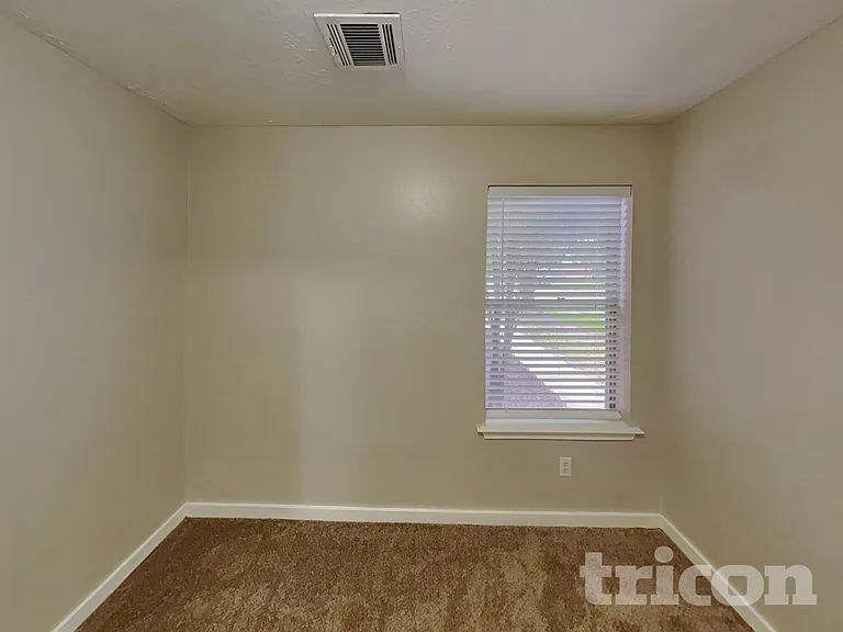 1016 Deerpass Dr — Photo 11