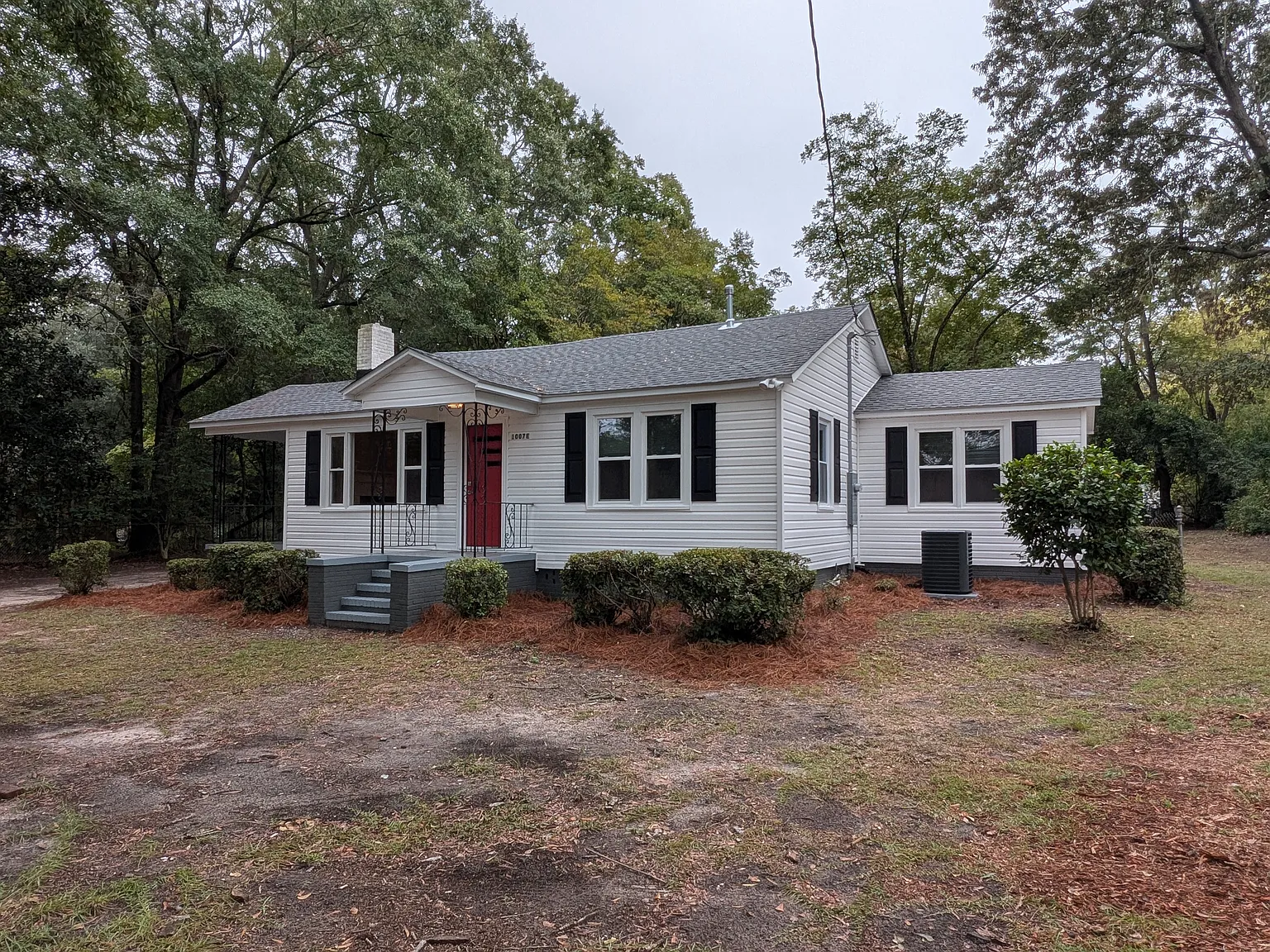 3 bed, 1.5 bath, 1400 sqft, $1,400 — Photo 2