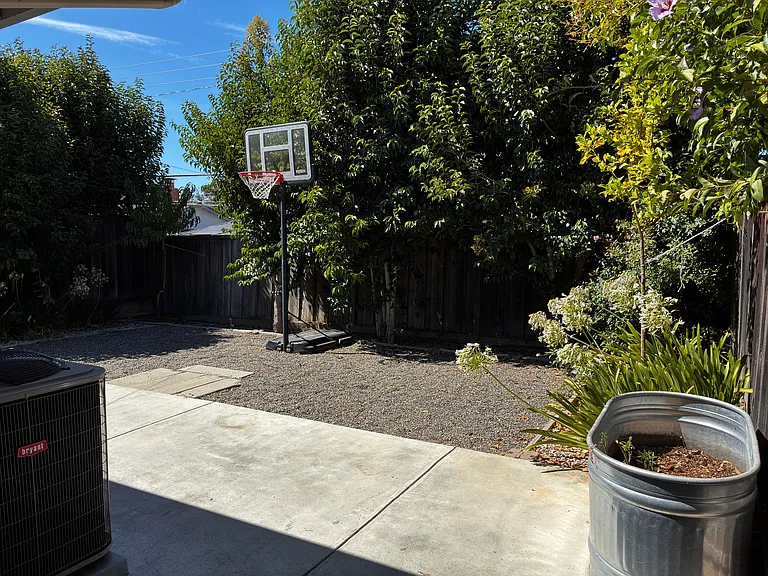 3373 Payne Ave #3 — Photo 27