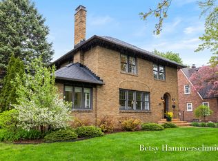 417 Cheshire Dr NE, Grand Rapids, MI 49505