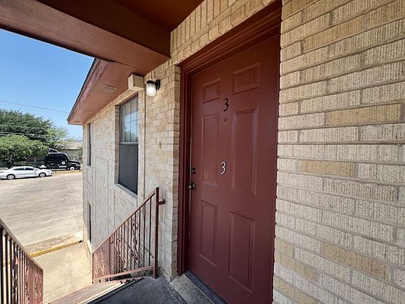3rd image of 1502 E San Pedro St #3