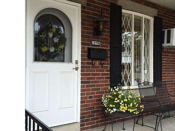 3rd image of 4320 Devereaux Ave
