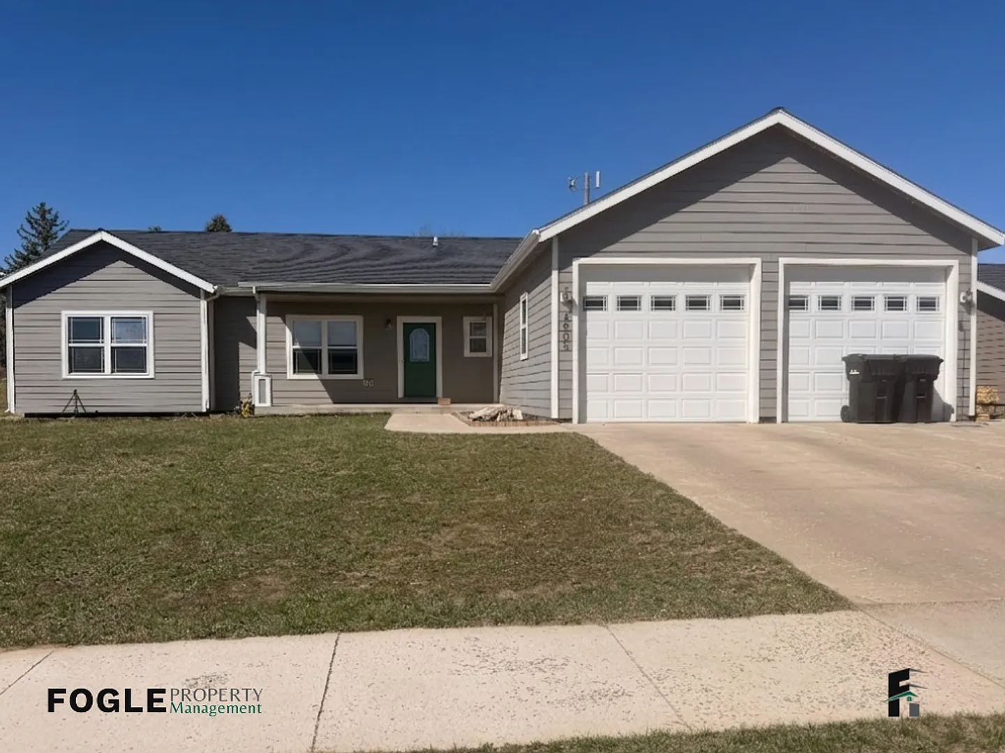 Spacious 6 Bedroom Single Family Home for Rent! — Photo 1