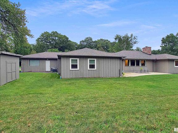 5th image of 304 W Detweiller Dr