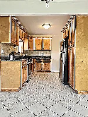 3rd image of 21-16 Hoyt Ave S #2B