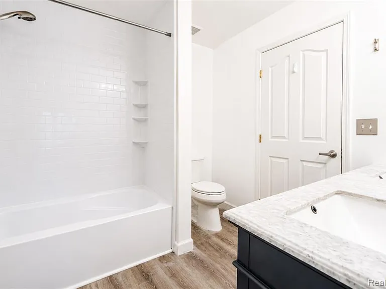 22733 Coachlight Cir — Photo 26