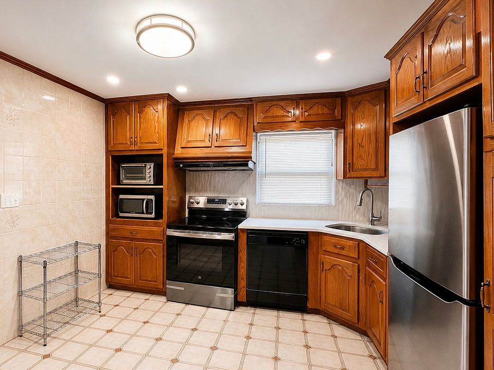 1st image of 916 128th St #1
