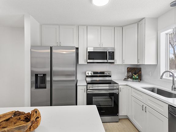 3rd image of 12060 Meadowlark Blvd
