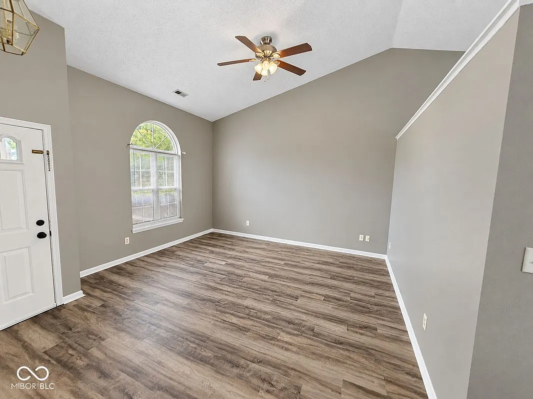 3 bed, 3.0 bath, 1694 sqft, $2,400 — Photo 3