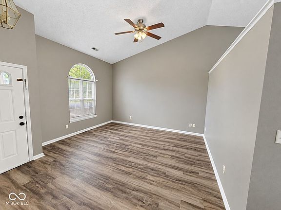 3rd image of 12915 Longleaf Ln
