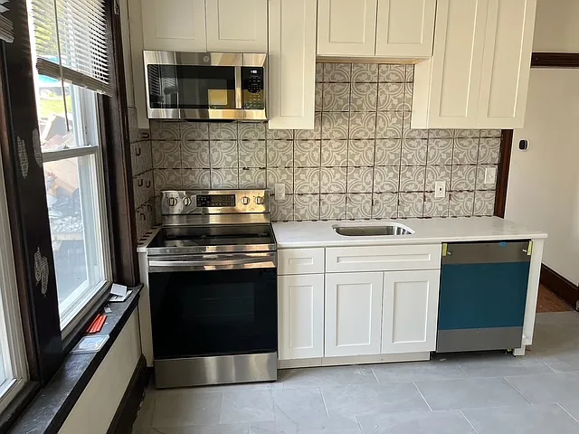 3 bed, 1.5 bath, 1550 sqft, $2,750 — Photo 1