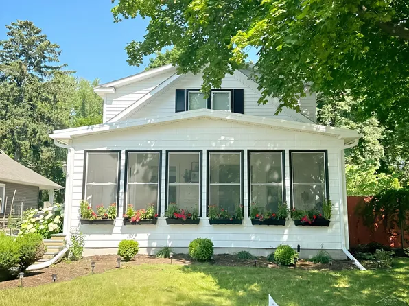 1020 E Park Dr, Midland, MI 48640