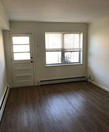 5th image of 14717 Sanford Ave