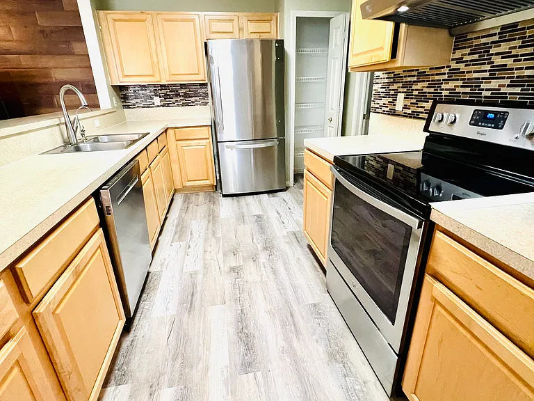 16836 Dover Dr #10 — Photo 15