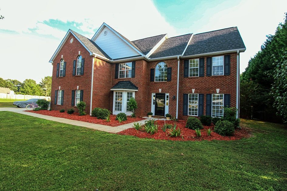 1st image of 1101 Farley Way