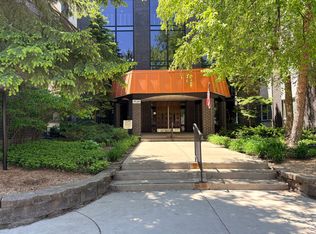 9530 Lamon Ave APT 115, Skokie, IL 60077