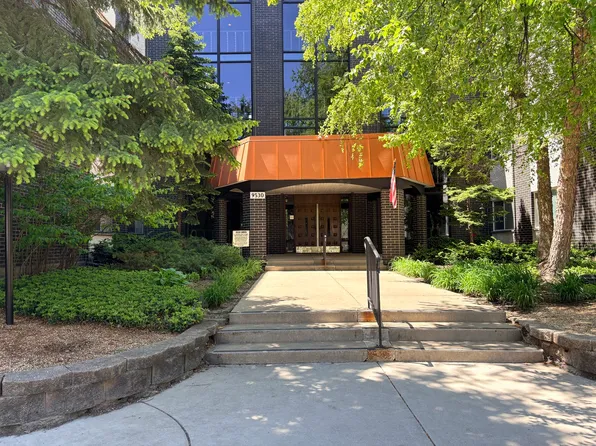 9530 Lamon Ave APT 115, Skokie, IL 60077
