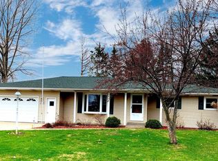 2318 S Wallonnie Dr, Marshfield, WI 54449