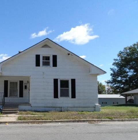 1st image of 2703 Walnut St