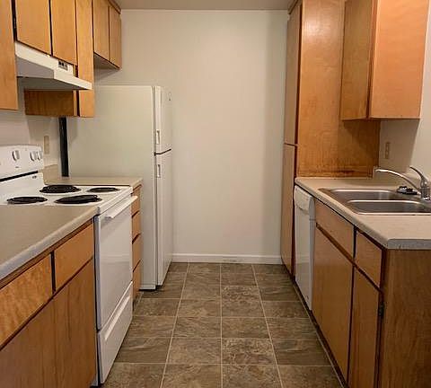 4th image of 2629 Lincoln Way #D36