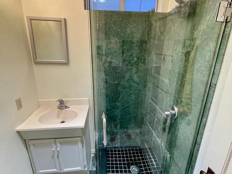 557 E Pasadena St #4 — Photo 11