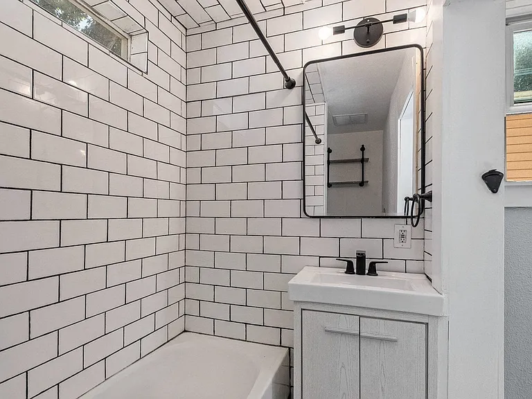 706 Alpine Ave NW — Photo 8
