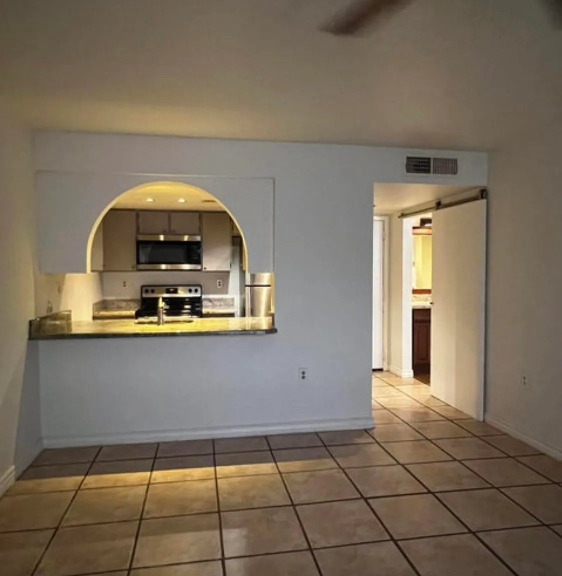 1 bed, 576 sqft, $1,099 — Photo 2