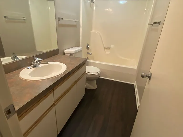 1115 Harney St — Photo 15