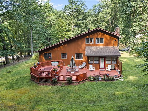 2nd image of 104 White Oak Dr