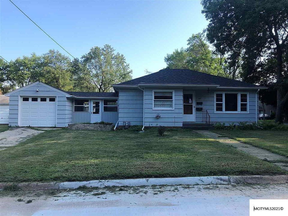 1st image of 905 1st St SE