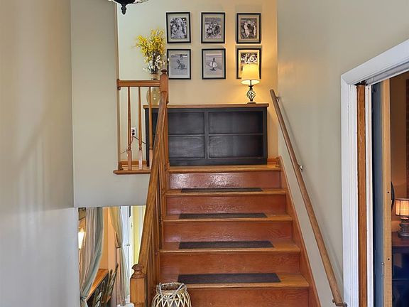4th image of 190 Hillcrest Cir