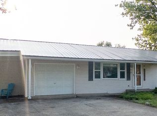 300 Virginia Dr, Ridge Farm, IL 61870