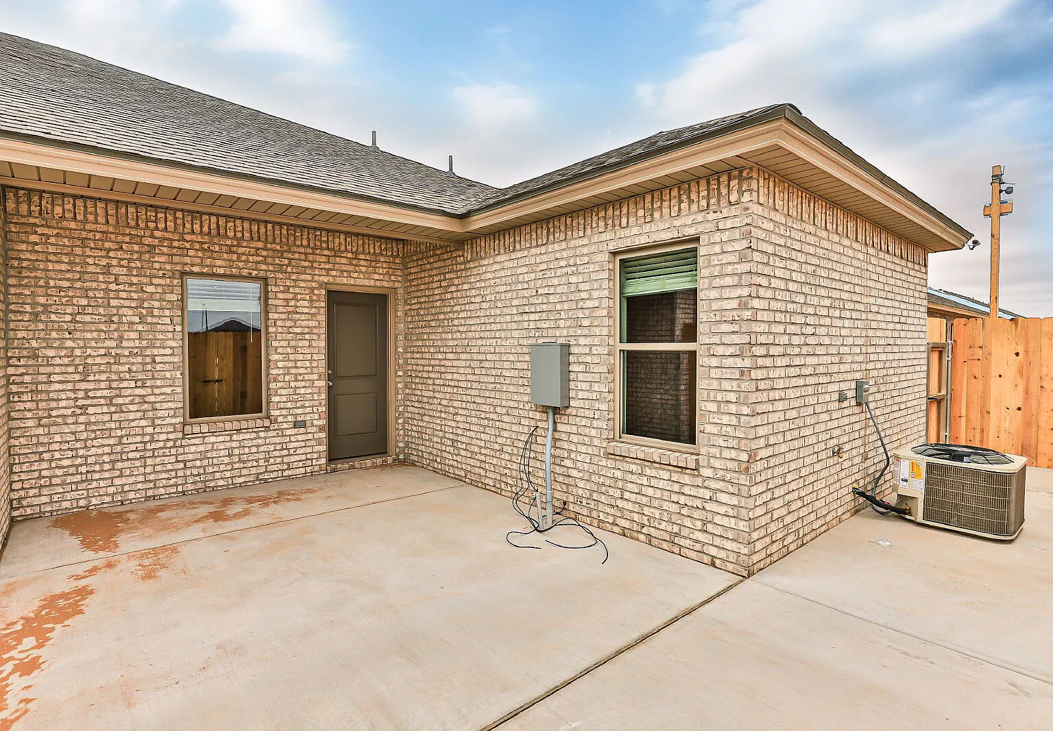 2 bed, 2.0 bath, 1227 sqft, $1,300 — Photo 2