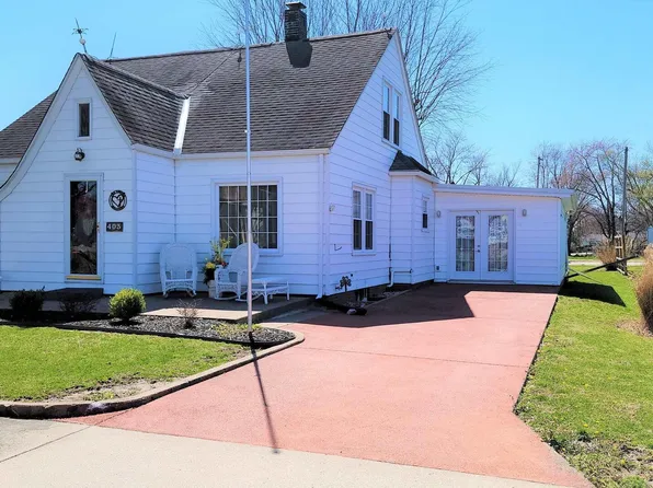 403 McCracken St, Cisne, IL 62823